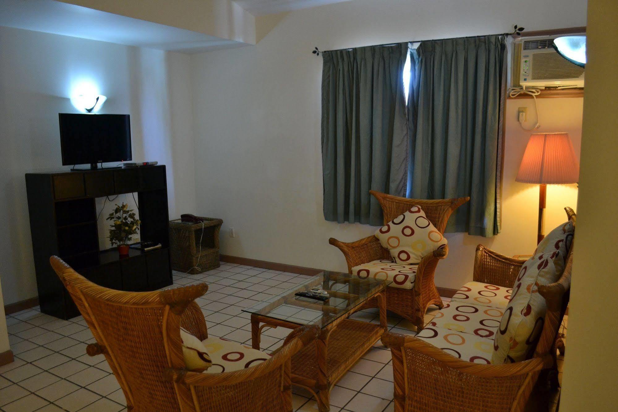 West Plaza Malakal Hotel Koror Exterior foto