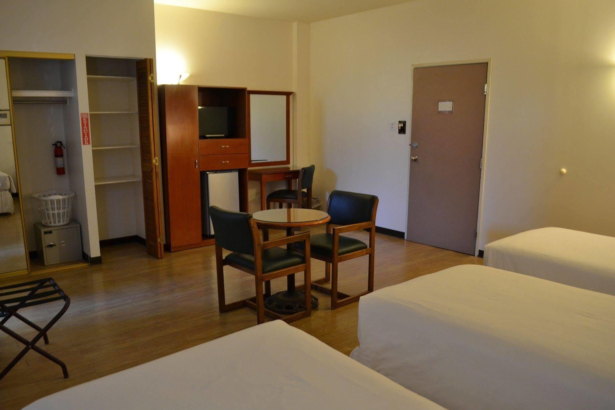 West Plaza Malakal Hotel Koror Exterior foto