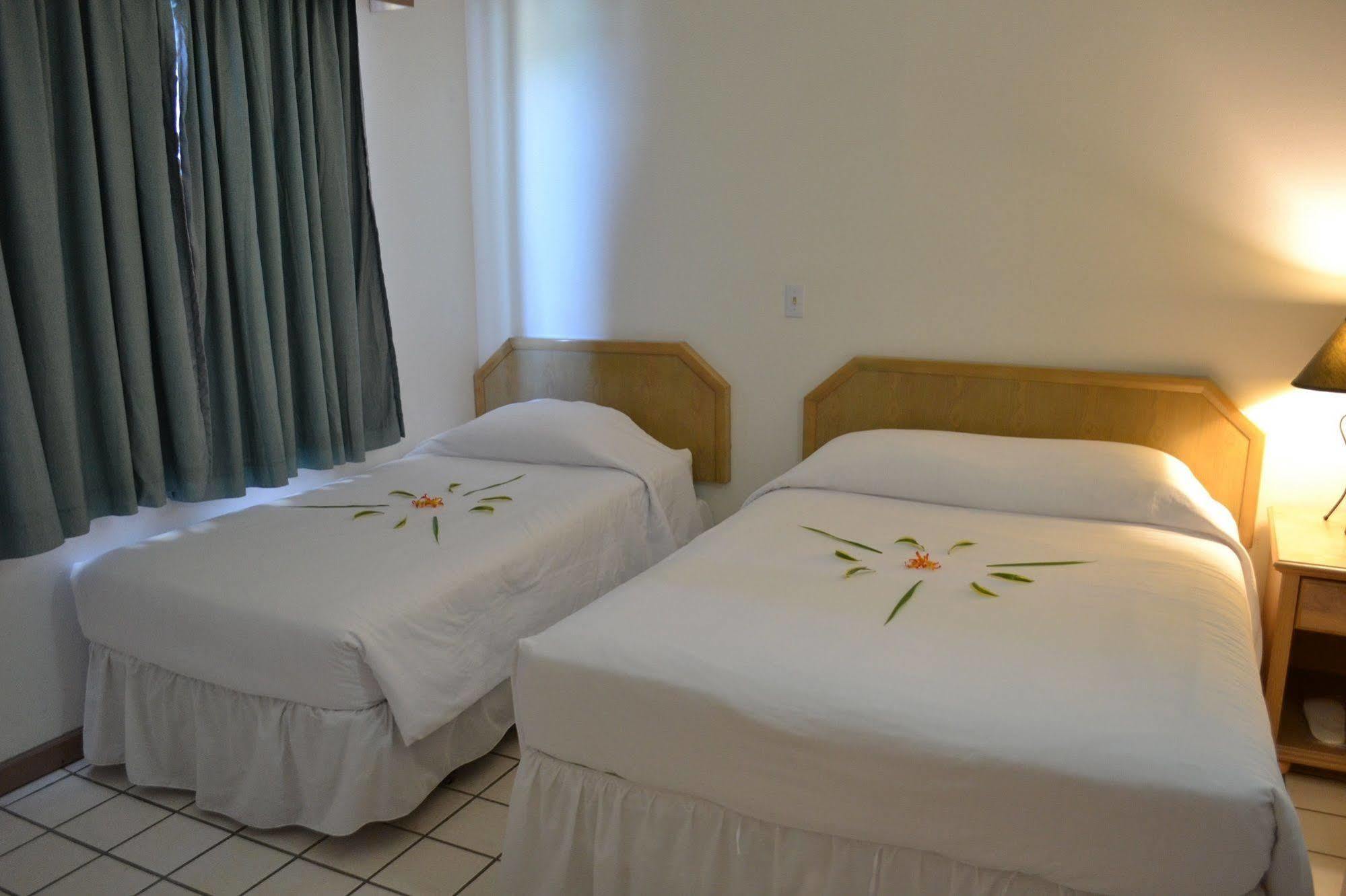 West Plaza Malakal Hotel Koror Exterior foto